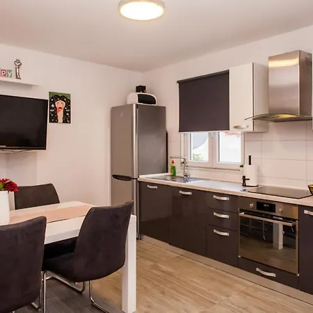 Miki - City Center With Large Balcony Apartment *