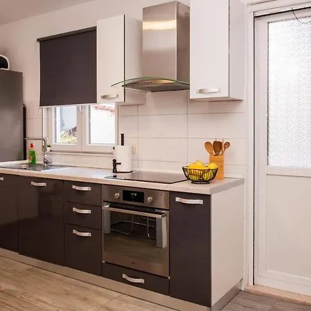 Apartment Miki - City Center With Large Balcony