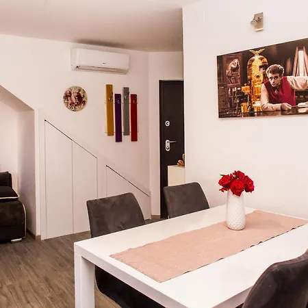 Miki - City Center With Large Balcony Apartment Split