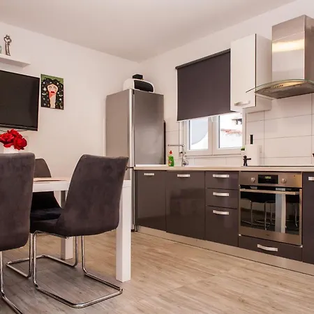 Miki - City Center With Large Balcony Apartment
