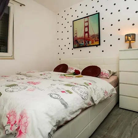 Miki - City Center With Large Balcony * Spalato