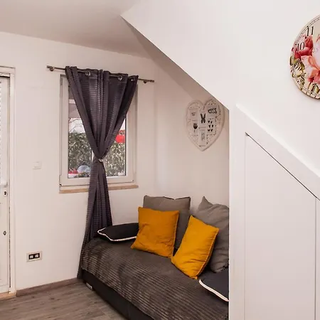 Miki - City Center With Large Balcony *